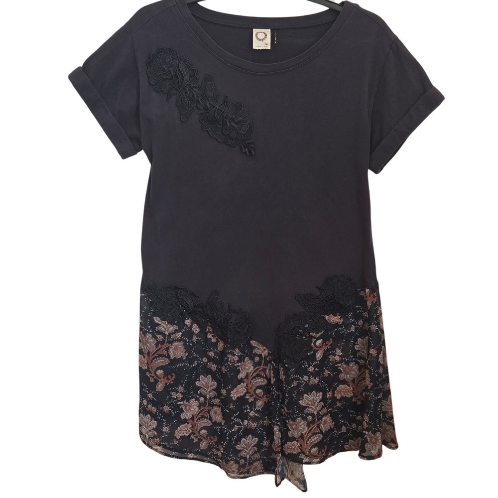 Anthropologie Akemi + Kin Top Floral Mixed Media Shirt Short Sleeve Gray Boho XS